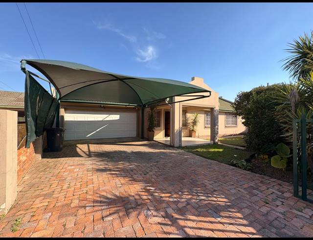 3 BEDROOM HOUSE FOR SALE IN DALPARK EXT 1